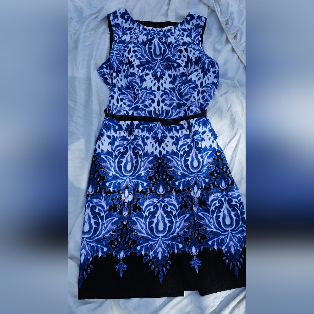 Beautiful Sleeveless Blue And Black Shift Dress With Belt